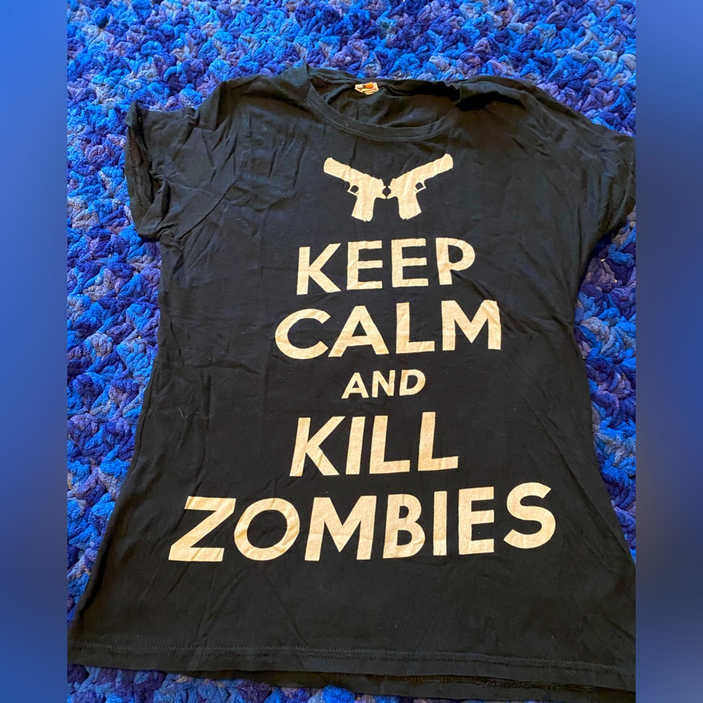 Hot Topic “Keep Calm & Kill Zombies” graphic tee | XL